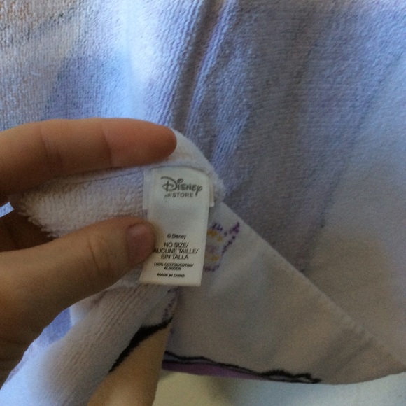 SOLD Beach Towel Disney Tangled Rapunzel Very Big - Picture 3 of 6